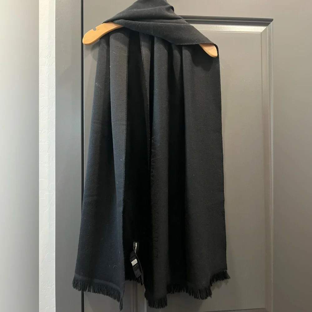 Emporio Armani 100% wool scarf